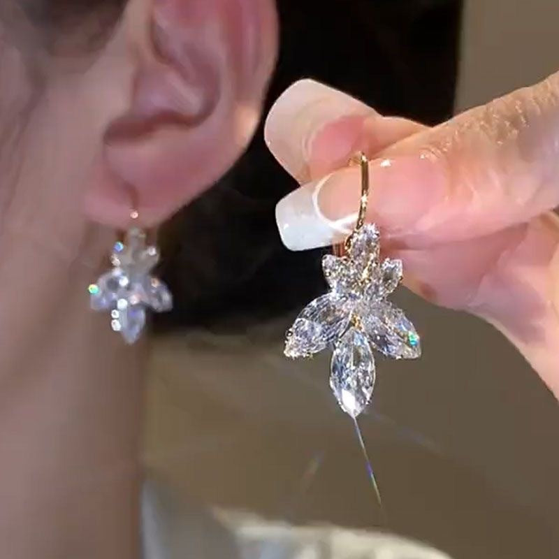 Inlaid Zircon Super Shiny Leaves Cold Delicate Earrings